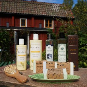 Katergori hårprodukter. Schampo, balsam och hårborstar. A L'Argan, Rapsodine, Aleppo, Savon de Marseille och Tvålmakaren.