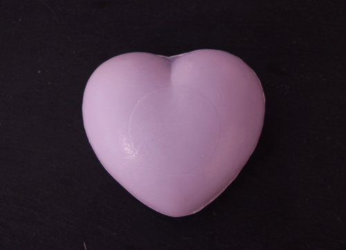 30 gram Liten tvål formad efter hjärtan. Lila hjärta.